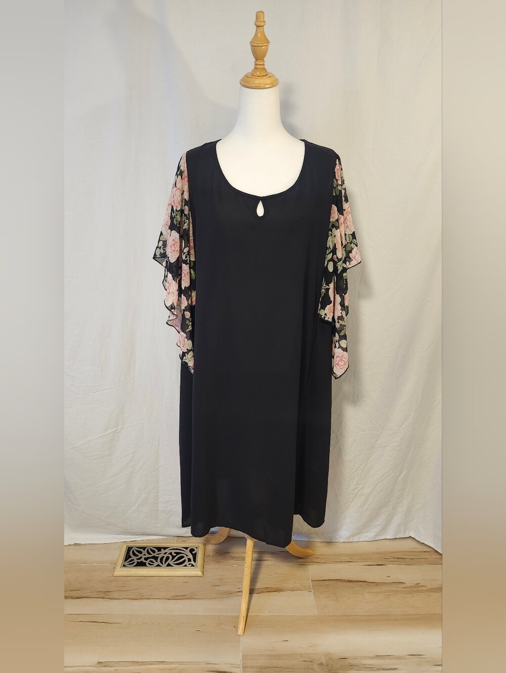 Black Floral Sleeve Shift Dress - Elegant Women's Dress By Bloomchic